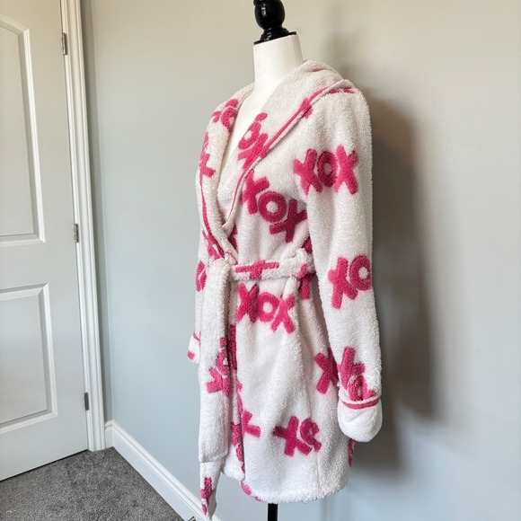Betsey Johnson Intimates Small Plush Hooded Robe XOXO Pockets White Pink Comfy - Picture 2 of 12